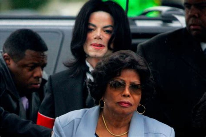 Internet asks if pop star dad Michael Jackson could still be alive ·