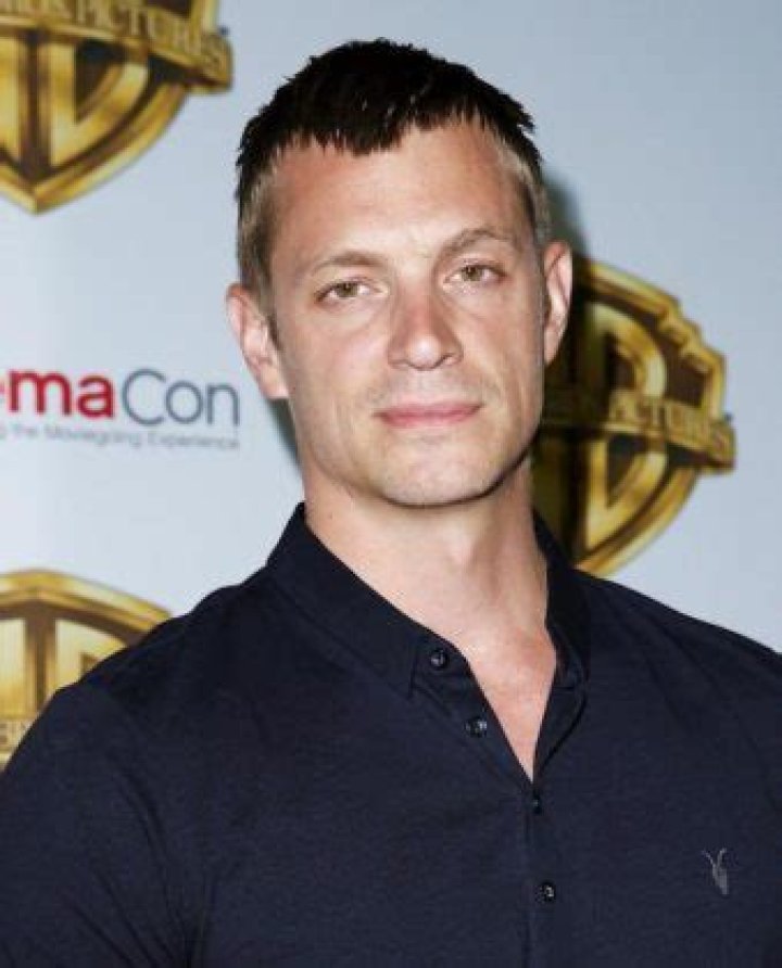Joel Kinnaman Height, Weight, Age, Girlfriend, Family, Facts, Biography