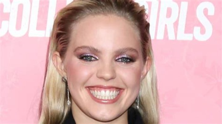 Mean Girls Actress Renee Rapp's Dating Life! Know Her Jimmy Awards, Vocal Type, Age, Net Worth, & Mo